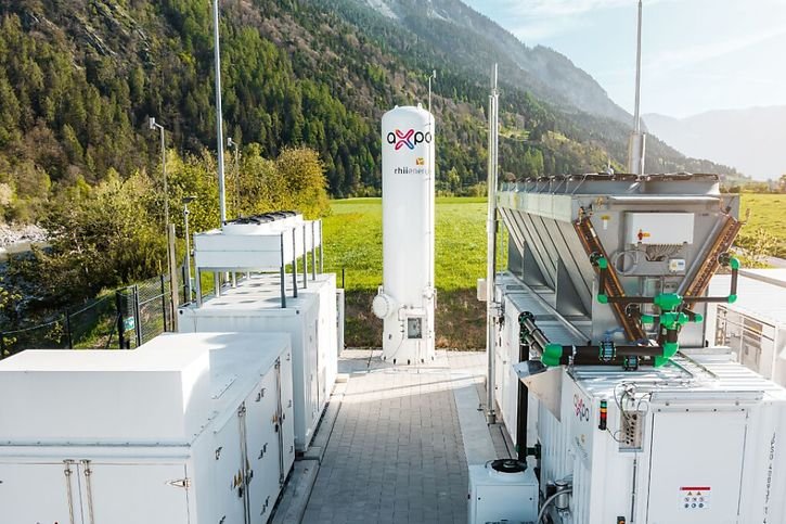 L'installation inaugurée vendredi se trouve au bord du Rhin, à proximité immédiate de la centrale hydraulique de Reichenau, à laquelle elle est directement connectée. © Axpo