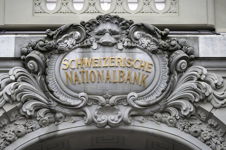 La Banque nationale suisse (BNS) devrait procéder à deux abaissements de taux cette année, selon les analystes d'UBS (archives). © KEYSTONE/ANTHONY ANEX