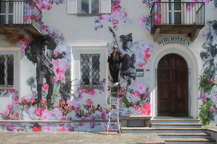 L'artiste Yuri Catania présentera une quarantaine de photos géantes sur les murs de Locarno. © KEYSTONE/KEYSTONE / TI-PRESS/Samuel Golay