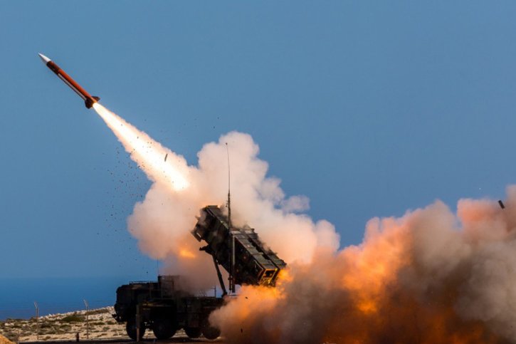La défense de l'Ukraine dépend plus que jamais de la livraison d'armes et de munitions occidentales (Photo d'illustration). © KEYSTONE/AP U.S. Department of Defense/SEBASTIAN APEL
