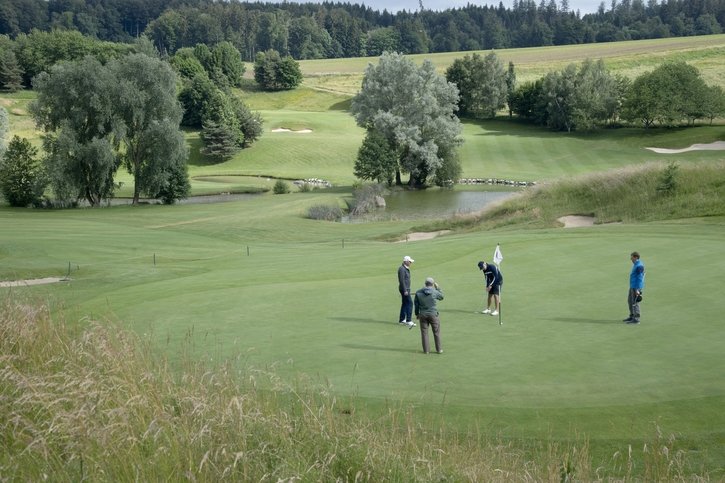 Environnement: Des golfs fribourgeois passés au peigne fin