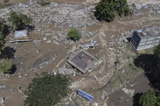 Inondations en Indonésie: 50 morts et 27 disparus