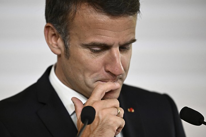 Emmanuel Macron a dissous l'assemblée nationale après la large victoire du RN aux élections européennes, provoquant des législatives anticipées (archives). © KEYSTONE/AP/Dylan Martinez