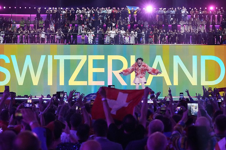 Selon un sondage, une majorité se montre sceptique à la venue de l'Eurovision en Suisse en 2025 (archives). © KEYSTONE/AP/MARTIN MEISSNER