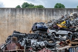 Vu du train (1/6): A Thörishaus, on ferraille avec les déchets pour mieux les recycler