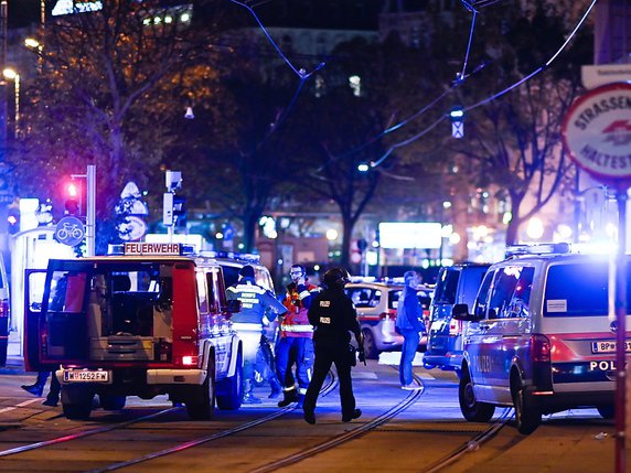 D'importantes forces de police ont été déployées dans le centre de Vienne. © KEYSTONE/EPA/CHRISTIAN BRUNA