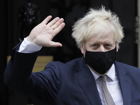 Sorti jeudi de quarantaine, le Premier ministre britannique Boris Johnson a estimé que la situation était meilleure qu'avant l'entrée en vigueur du confinement. © KEYSTONE/AP/Kirsty Wigglesworth