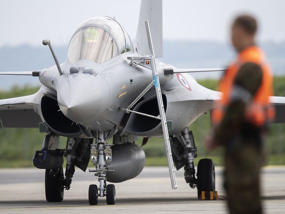 Le groupe d'armement français Dassault a bondit de la 38e à la 17e place, porté par ses exportations d'avions de combat Rafale (archives). © KEYSTONE/PETER KLAUNZER
