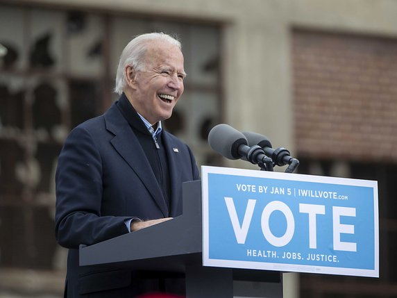 Joe Biden a besoin des deux sièges républicains de la Géorgie au Sénat pour contrôler la chambre haute du Parlement américain. © KEYSTONE/EPA/ALYSSA POINTER / ATLANTA JOURNAL CONSTITUTION