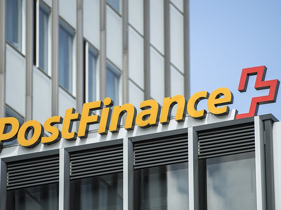 Le Conseil fédéral veut privatiser Postfinance (archives). © KEYSTONE/PETER SCHNEIDER