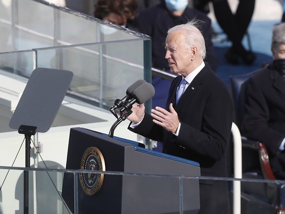 Dans son discours, Joe Biden a promis d'être le président de tous les Américains. © KEYSTONE/EPA/MICHAEL REYNOLDS