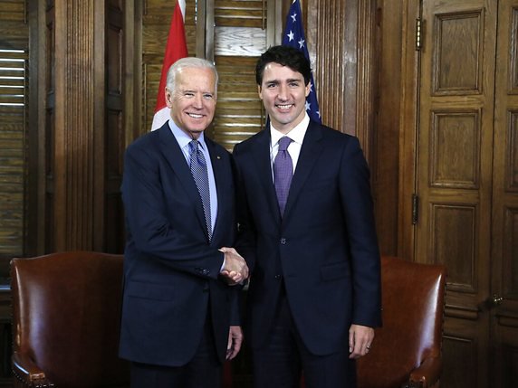 Joe Biden et Justin Trudeau s'étaient déjà rencontrés lorsque M. Biden était vice-président (archives). © KEYSTONE/AP The Canadian Press/PATRICK DOYLE