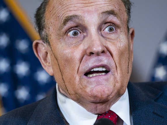Outre la plainte de Dominion, Rudy Giuliani est également menacé d'exclusion du barreau new-yorkais (archives). © KEYSTONE/EPA/JIM LO SCALZO