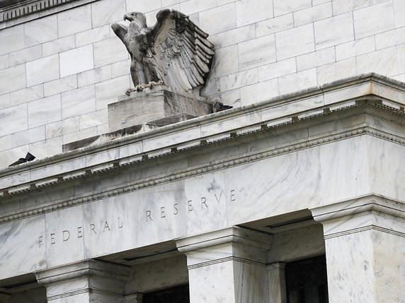 La Banque centrale américaine (Fed), qui a laissé jeudi ses taux d'intérêt inchangés, a souligné que la reprise économique aux Etats-Unis dépendait des développements de la pandémie (archives). © KEYSTONE/AP/Patrick Semansky