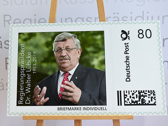 La poste allemande avait rendu hommage à Walter Lübcke en 2019 (archives). © KEYSTONE/DPA Initiative Offen Für Vielfalt/UWE ZUCCHI