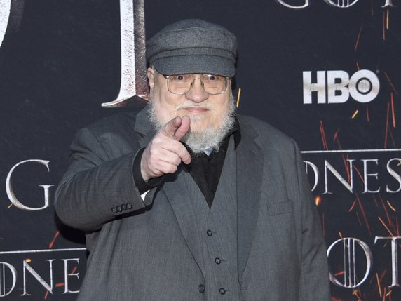 George R. R. Martin, à l'origine de l'univers de "Game of Thrones" a signé un contrat avec HBO pour développer de nouveaux contenus (archives). © KEYSTONE/AP Invision/EVAN AGOSTINI