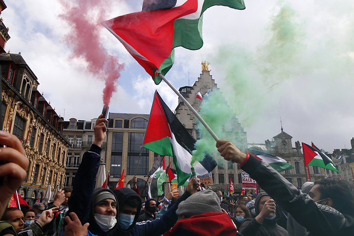 En France, environ 22'000 personnes ont manifesté dans 60 rassemblements, comme ici à Lille. © KEYSTONE/AP/Michel Spingler