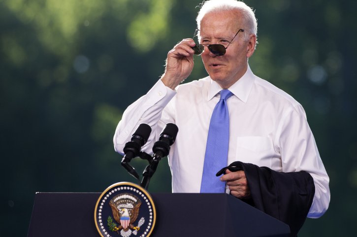 Le président américain Joe Biden s'en est pris à nouveau aux autocrates mais cette fois-ci à l'Organisation internationale du travail (OIT) à Genève. © KEYSTONE/PETER KLAUNZER