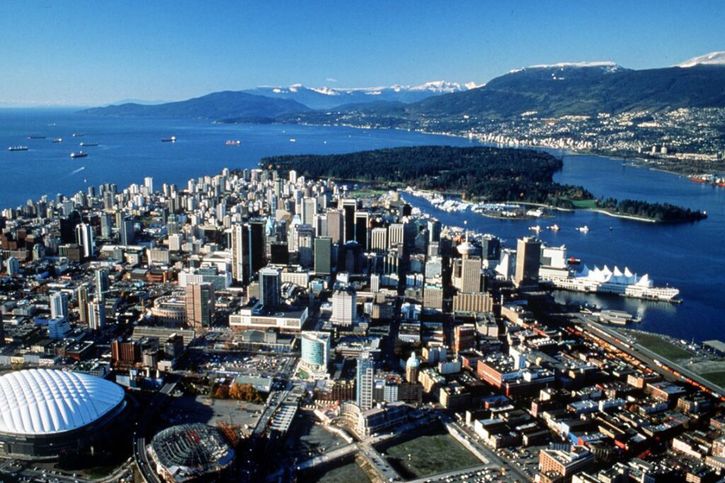 La ville de Vancouver, capitale de la province de Colobmie-Britannique dans laquelle plus de 40 nouveaux records de température ont été enregistrés durant le week-end (image d'illustration). © KEYSTONE/EPA BRITISH COLUMBIA TOURISM/STR