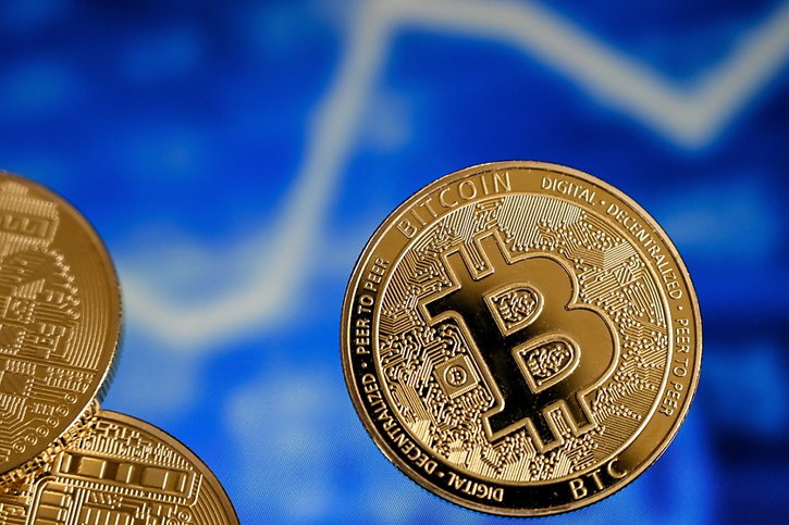 Le bitcoin a perdu 9% de sa valeur en quelques heures mardi (archives). © KEYSTONE/EPA/SASCHA STEINBACH