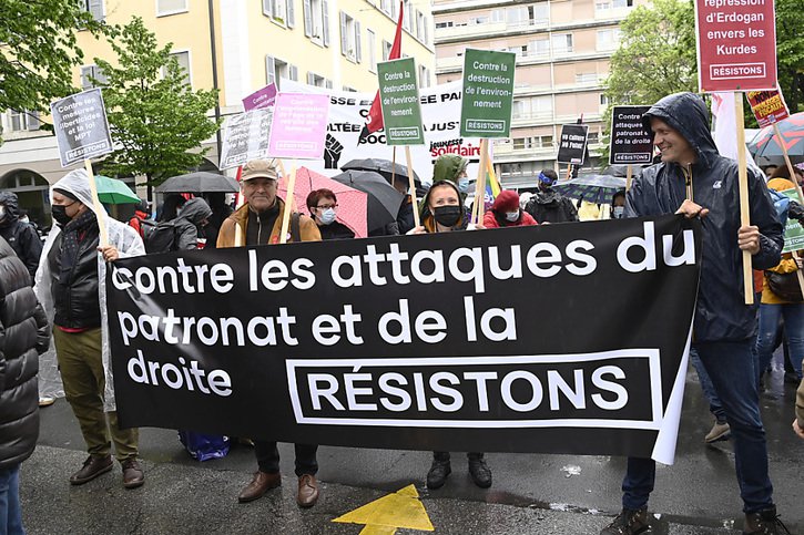 Des manifestations sont prévues dimanche dans une cinquantaine de communes de Suisse (archives). © KEYSTONE/MARTIAL TREZZINI