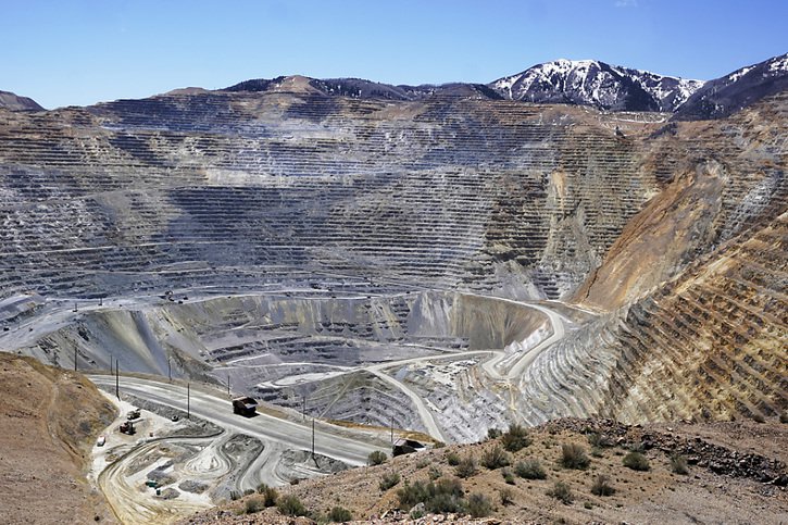 Une mine de tellurium dans l'Utah, aux Etats-Unis. Les sociétés minières "continueront de fortement contribuer à la croissance en 2022, en versant potentiellement, pour la première fois, plus de 100 milliards de dollars de dividendes", estime Janus Henderson (image d'illustration). © KEYSTONE/AP/Rick Bowmer
