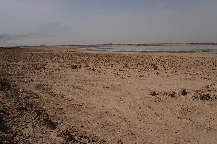 Il n'a pratiquement pas plu l'hiver dernier dans la région de Sawa quasi désertique (archives). © KEYSTONE/AP/Hadi Mizban