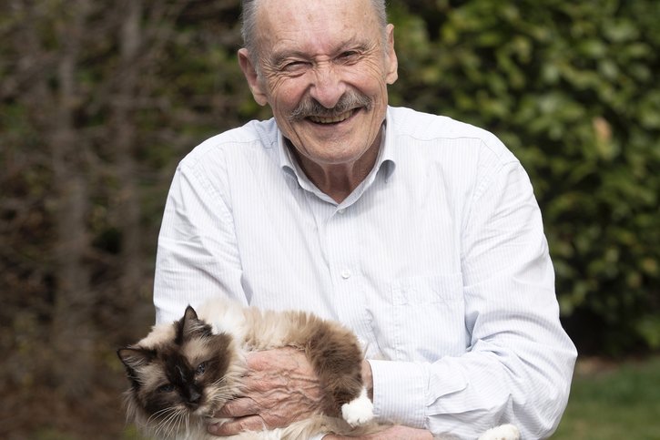 Bertand Baumann à propos de ses chats: «Ce sont mes maîtres de vie, tout simplement.» © Lib/Charly Rappo