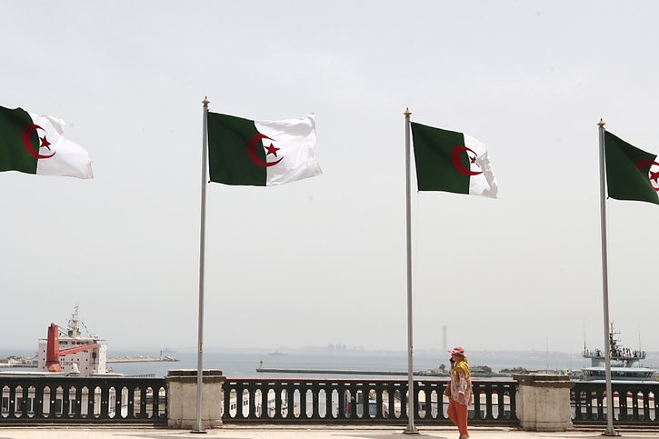 60 ans après la fin de la colonisation, les plaies restent vives en Algérie. © KEYSTONE/EPA/MOHAMED MESSARA