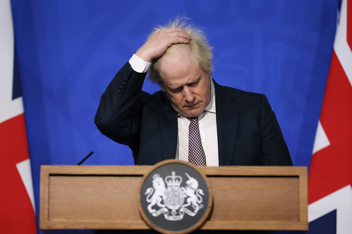 Plongé dans une crise, le Premier ministre britannique Boris Johnson va démissionner de la tête du parti conservateur. © KEYSTONE/AP/Hollie Adams
