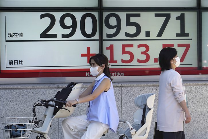 Divers économistes révisent toutefois en nette hausse leurs prévisions d'inflation au Japon pour les mois à venir. Photo: Eugene Hoshiko © KEYSTONE/AP/Eugene Hoshiko