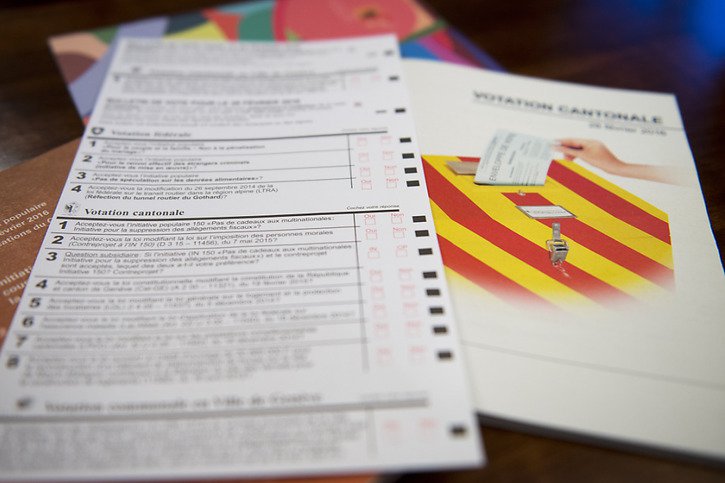 A Genève, le Grand Conseil a refusé jeudi d'accorder le droit de vote à 16 ans. La majorité de droite ne veut pas dissocier les droits civiques (illustration). © KEYSTONE/MARTIAL TREZZINI