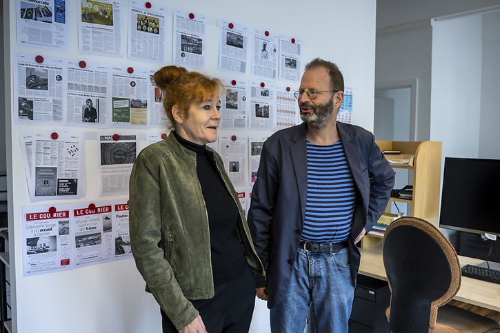 Kate Reidy et Philippe Bach lancent une campagne pour trouver des abonnés au Courrier. © KEYSTONE/MARTIAL TREZZINI