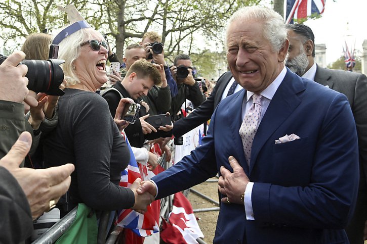 Le roi Charles III est déjà âgé de 74 ans. © KEYSTONE/AP/Toby Melville