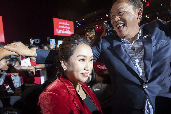 Le principal parti d'opposition, Pheu Thai, mené par Paetongtarn Shinawatra, la fille de l'ancien premier ministre Thaksin Shinawatra, est donné gagnant par les sondages (archives). © KEYSTONE/AP/Wason Wanichakorn