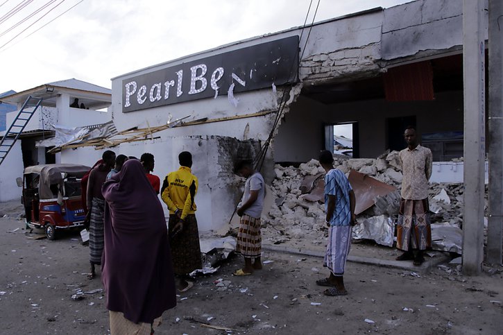 L'attaque a visé l'hôtel Pearl Beach au sud de la capitale Mogadiscio sur la plage du Lido, très prisée par les autorités. © KEYSTONE/AP/Farah Abdi Warsameh