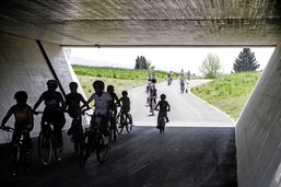Un tronçon sûr pour les vélos inauguré à Villars-sur-Glâne