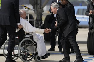 Le pape est arrivé à Marseille: la migration au menu de sa visite