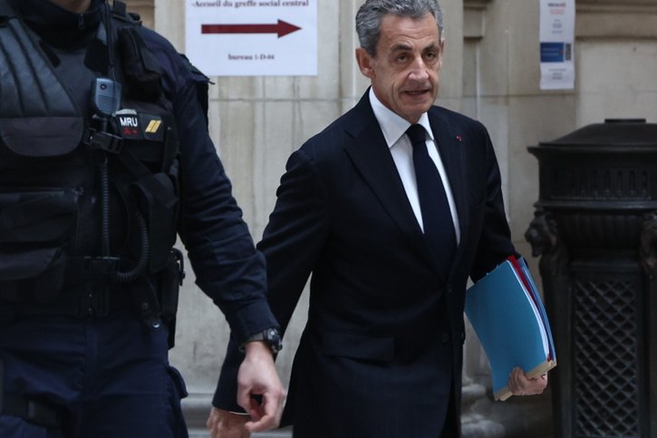 L'accusation a requis en appel une peine d'un an sans s'opposer au sursis, contrairement à la première instance, quand Nicolas Sarkozy avait été condamné à un an ferme. © KEYSTONE/EPA/Mohammed Badra