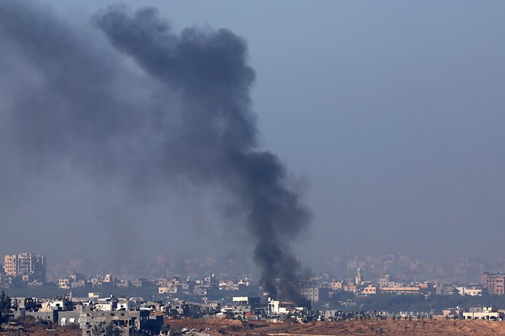 "Nous frappons actuellement des cibles militaires du Hamas à travers l'ensemble de la bande de Gaza", a déclaré un porte-parole de l'armée israélienne. © KEYSTONE/EPA/ATEF SAFADI