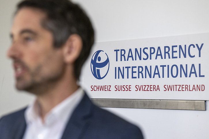 Selon une enquête mandatée par Transparency International Suisse, plus de la moitié des entreprises helvétiques sont confrontées à des demandes de pots-de-vin dans le cadre de leur activité à l'étranger (archives). © KEYSTONE/PETER SCHNEIDER