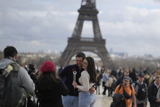 Fin de la grève à la tour Eiffel, réouverture dimanche