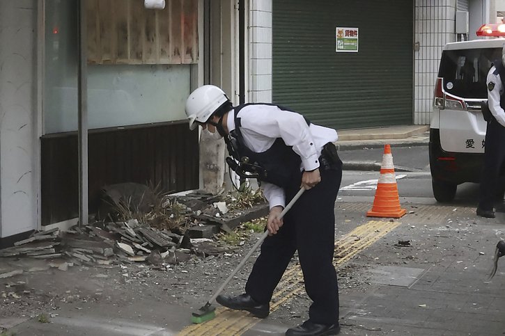 Les médias locaux ont fait état d'une douzaine de bris de canalisations d'eau à Uwajima. © KEYSTONE/AP