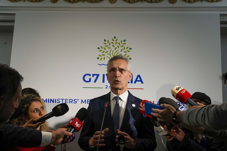 Devant le G7 à Capri, le secrétaire général de l'Otan Jens Stoltenberg, a réitéré son appel à livrer à l'Ukraine ce dont elle a besoin pour assurer sa défense aérienne. © KEYSTONE/AP/Gregorio Borgia