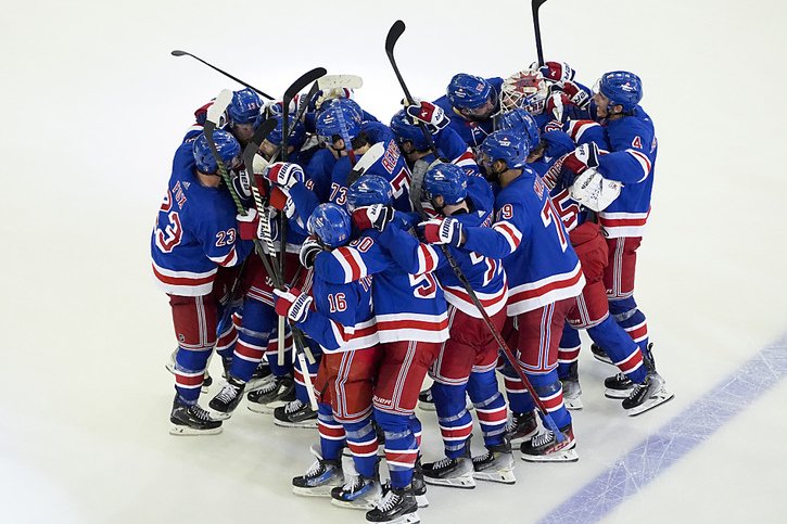 La joie des Rangers après le but décisif de Goodrow © KEYSTONE/AP/Julia Nikhinson