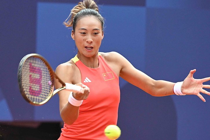 Qinwen Zheng succède à Belinda Bencic au palmarès des Jeux. © KEYSTONE/EPA/CAROLINE BLUMBERG